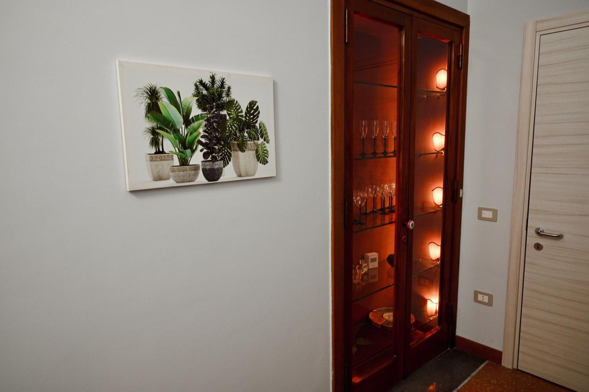 Mirabilia Suites Colosseum Rome Bagian luar foto