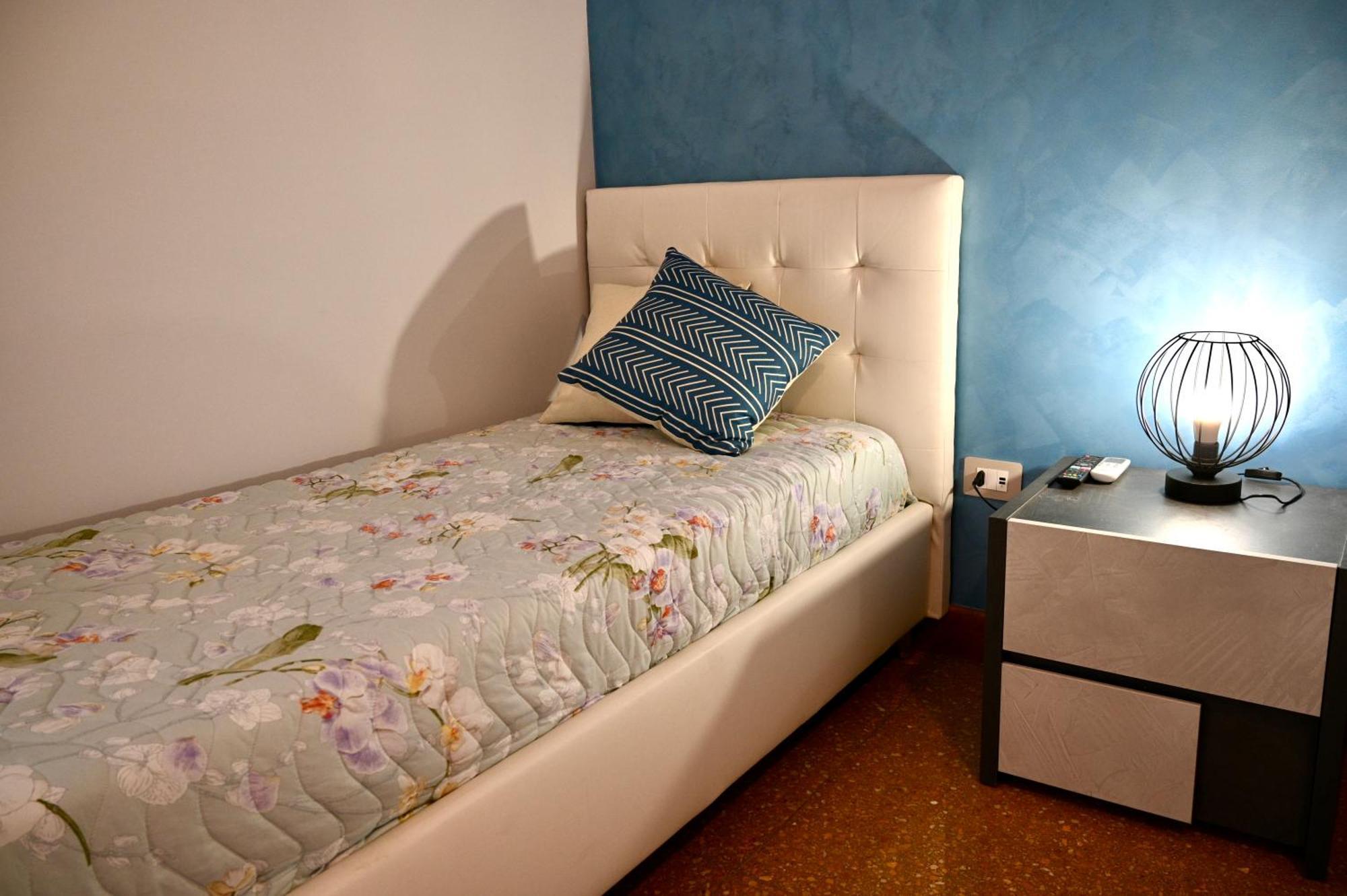 Mirabilia Suites Colosseum Rome Bagian luar foto